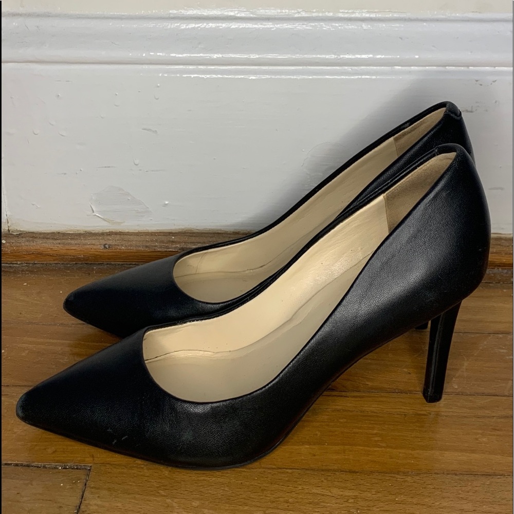 Black pumps
